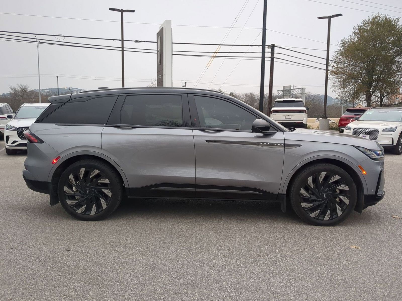 Used 2024 Lincoln Nautilus Reserve w/ Equipment Group 202A image 2