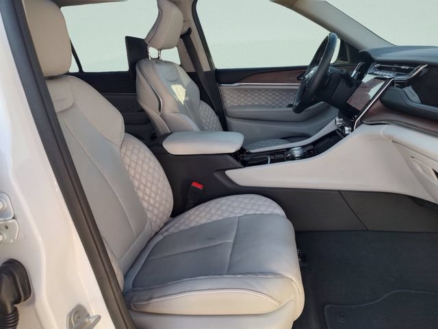 Used 2023 Jeep Grand Cherokee L Summit w/ Advanced Protech Group IV RWD image 27