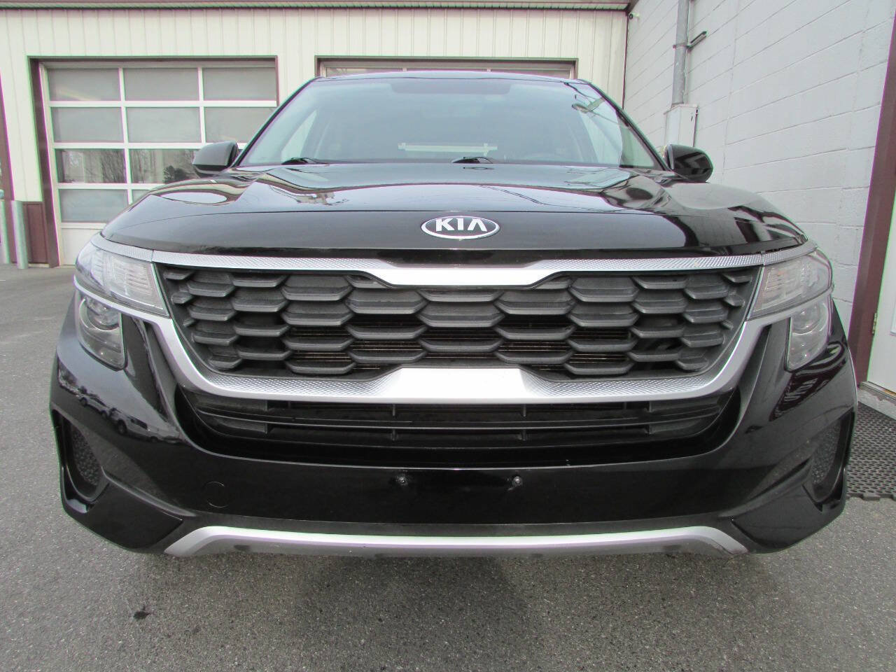 Used 2021 Kia Seltos LX image 2