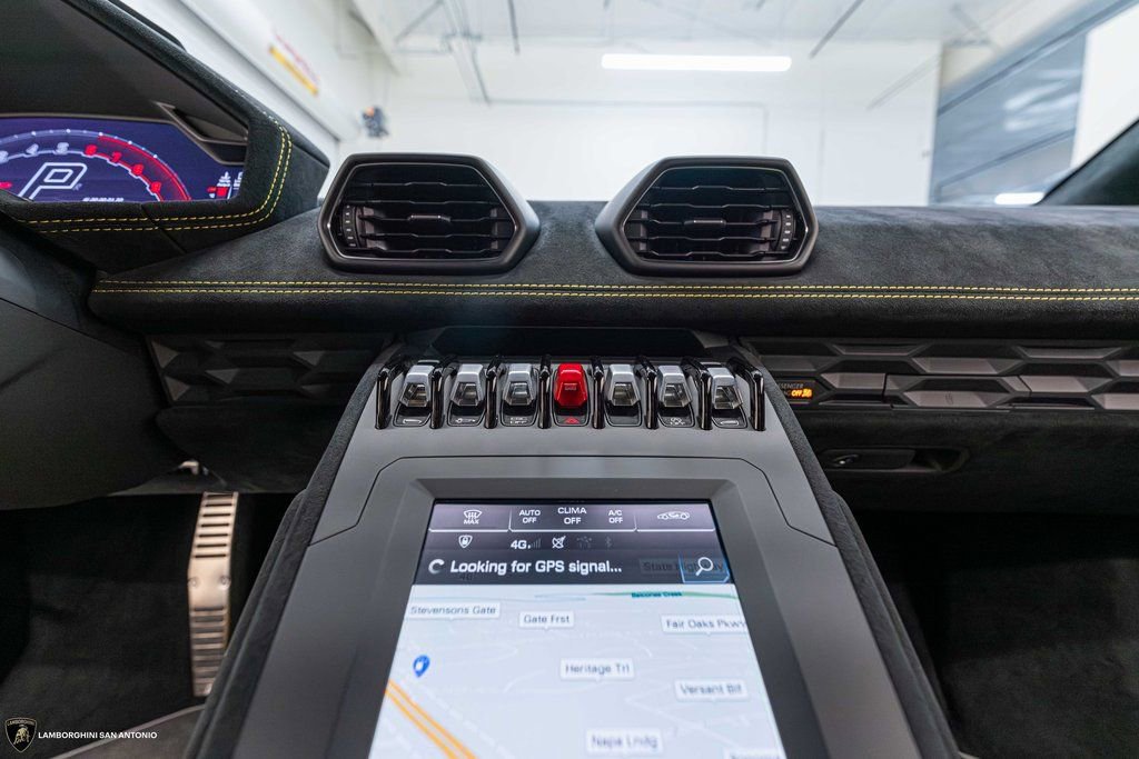 Used 2022 Lamborghini Huracan STO image 33