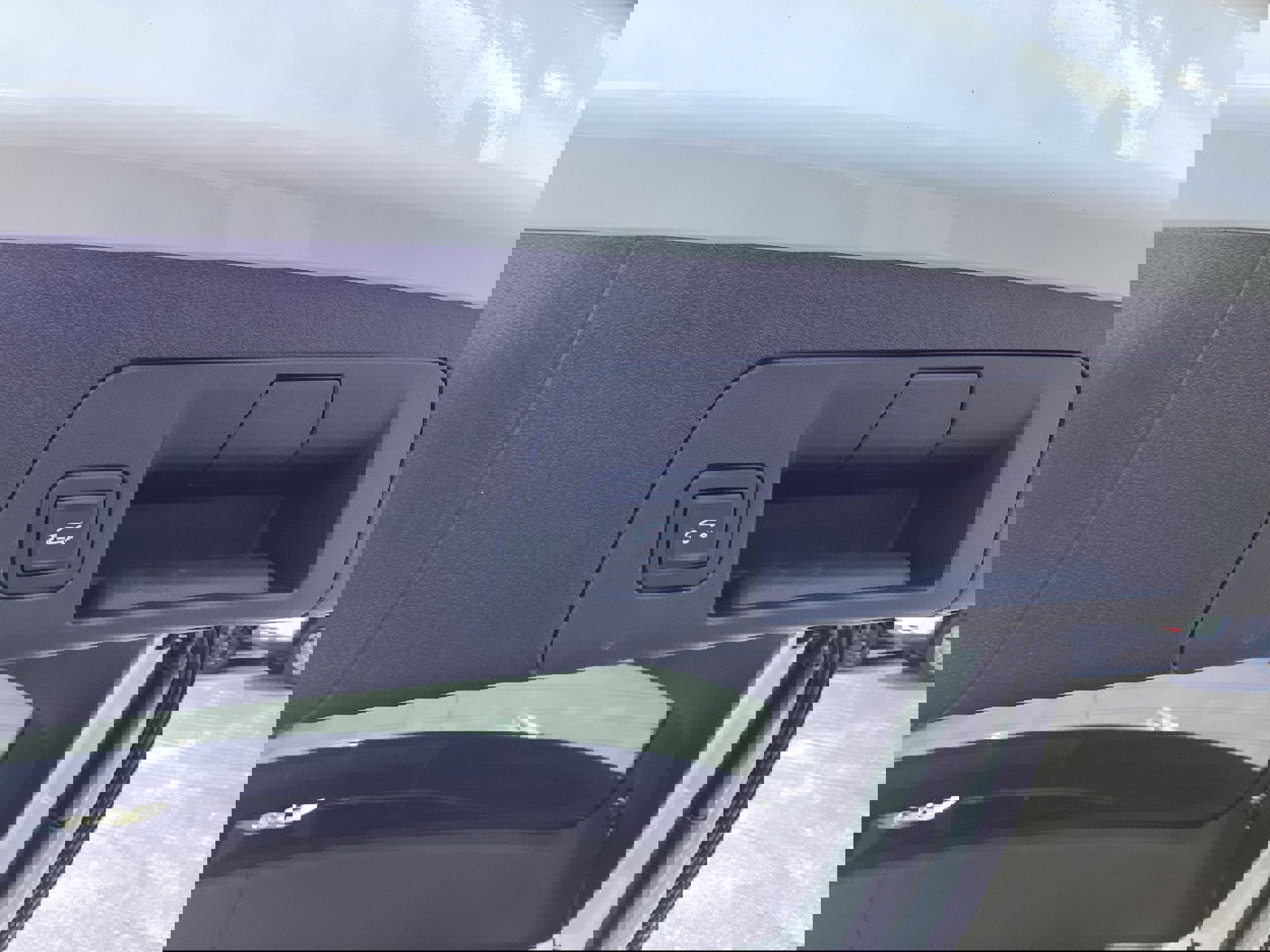 Used 2023 Buick Envision Avenir image 16