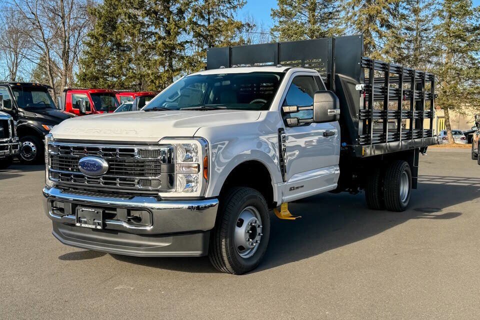 Used 2024 Ford F350 XLT AWD/4WD image 7