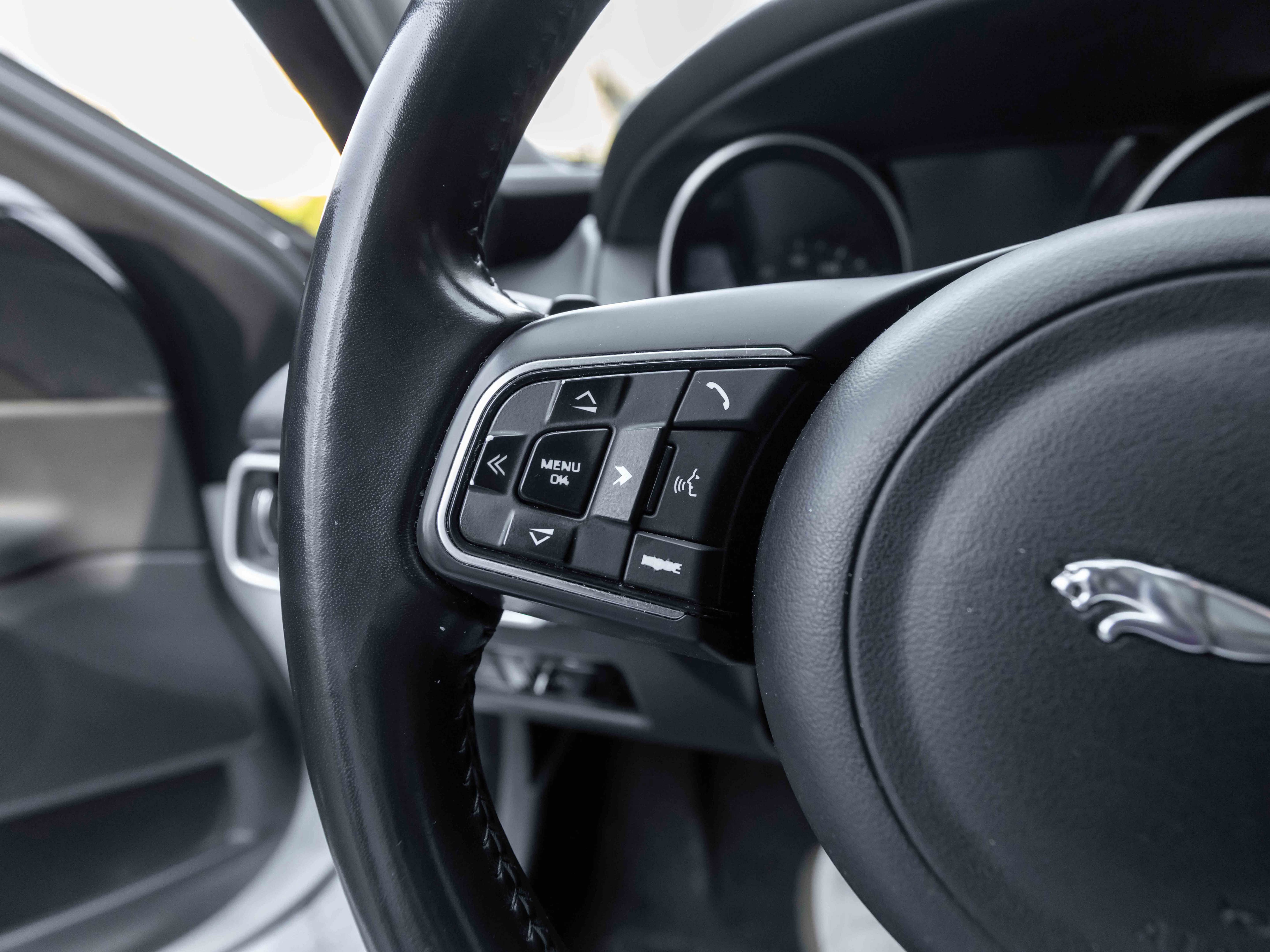 Used 2019 Jaguar XE Premium image 62