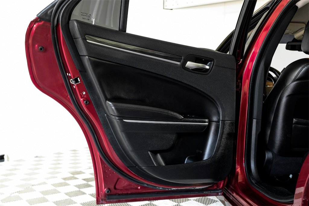 Used 2018 Chrysler 300 Touring L image 46