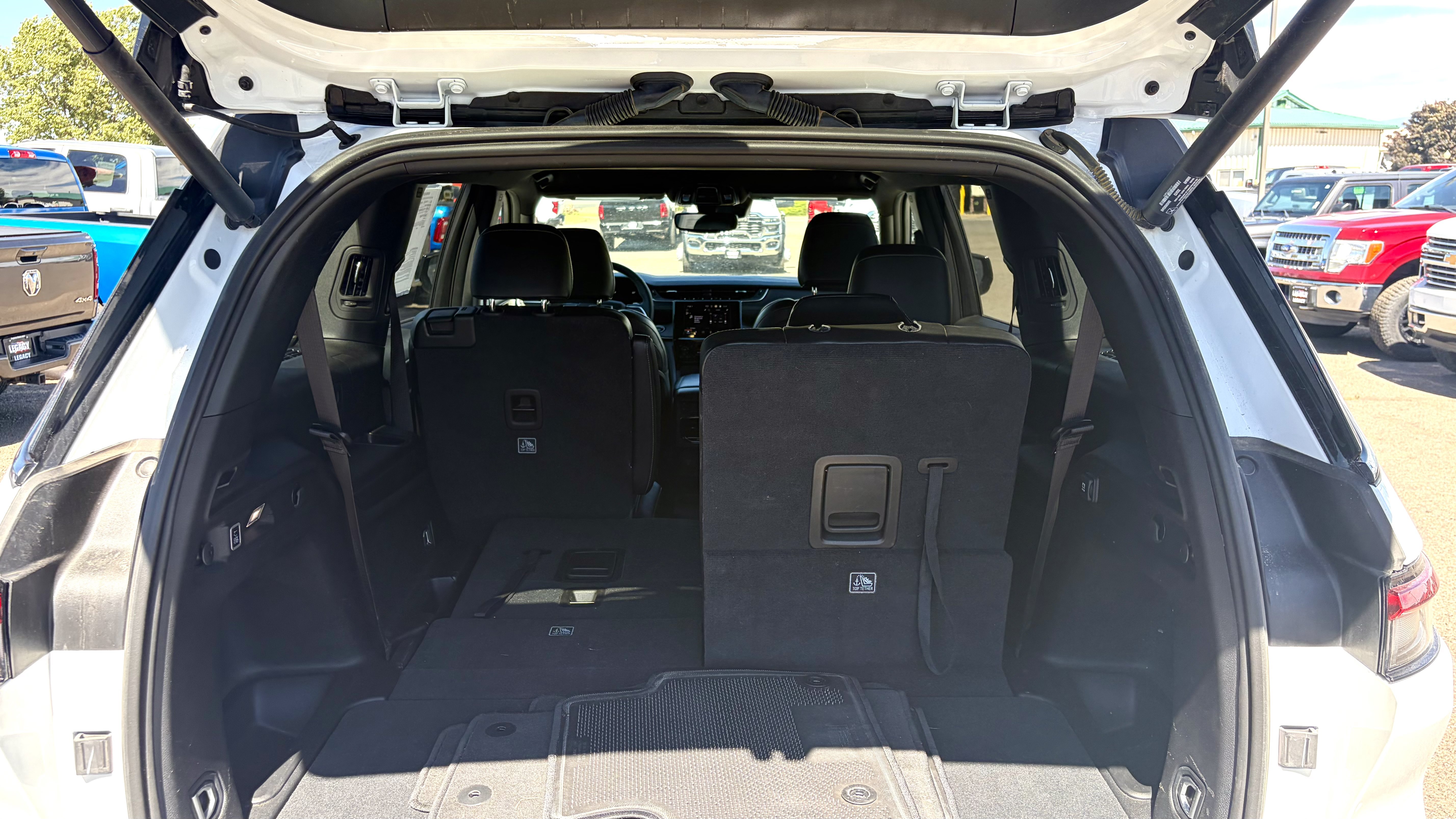 Used 2024 Jeep Grand Cherokee L Laredo AWD/4WD image 17