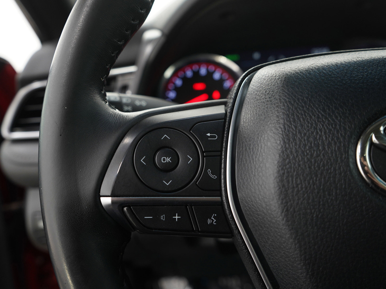 Used 2020 Toyota Camry XSE image 24