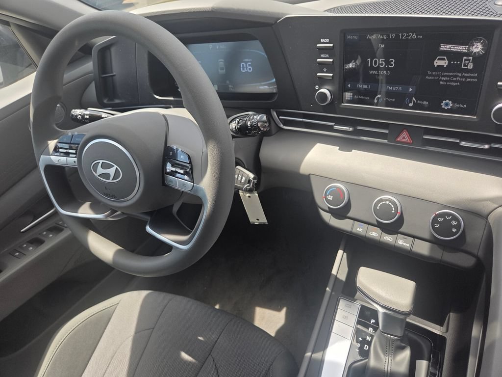 Used 2026 Hyundai Elantra SE FWD image 30