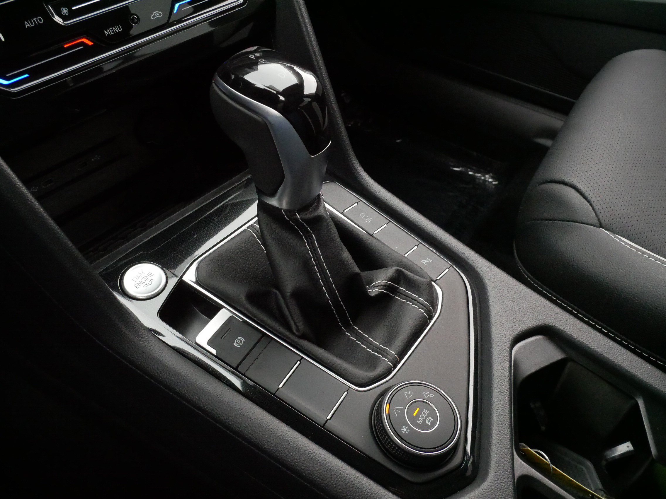 Certified 2025 Volkswagen Taos SEL AWD/4WD image 24