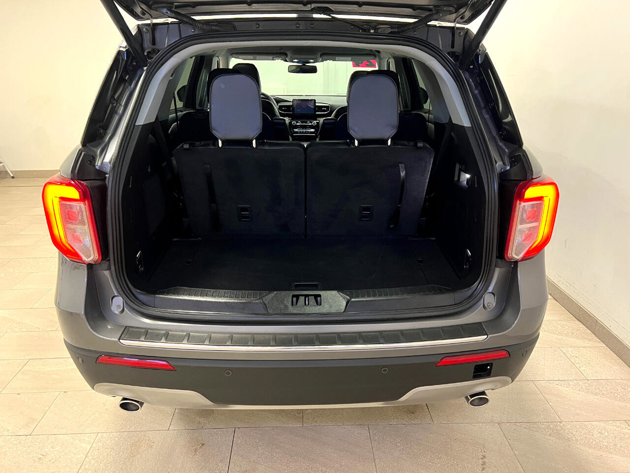 Used 2024 Ford Explorer Limited image 14