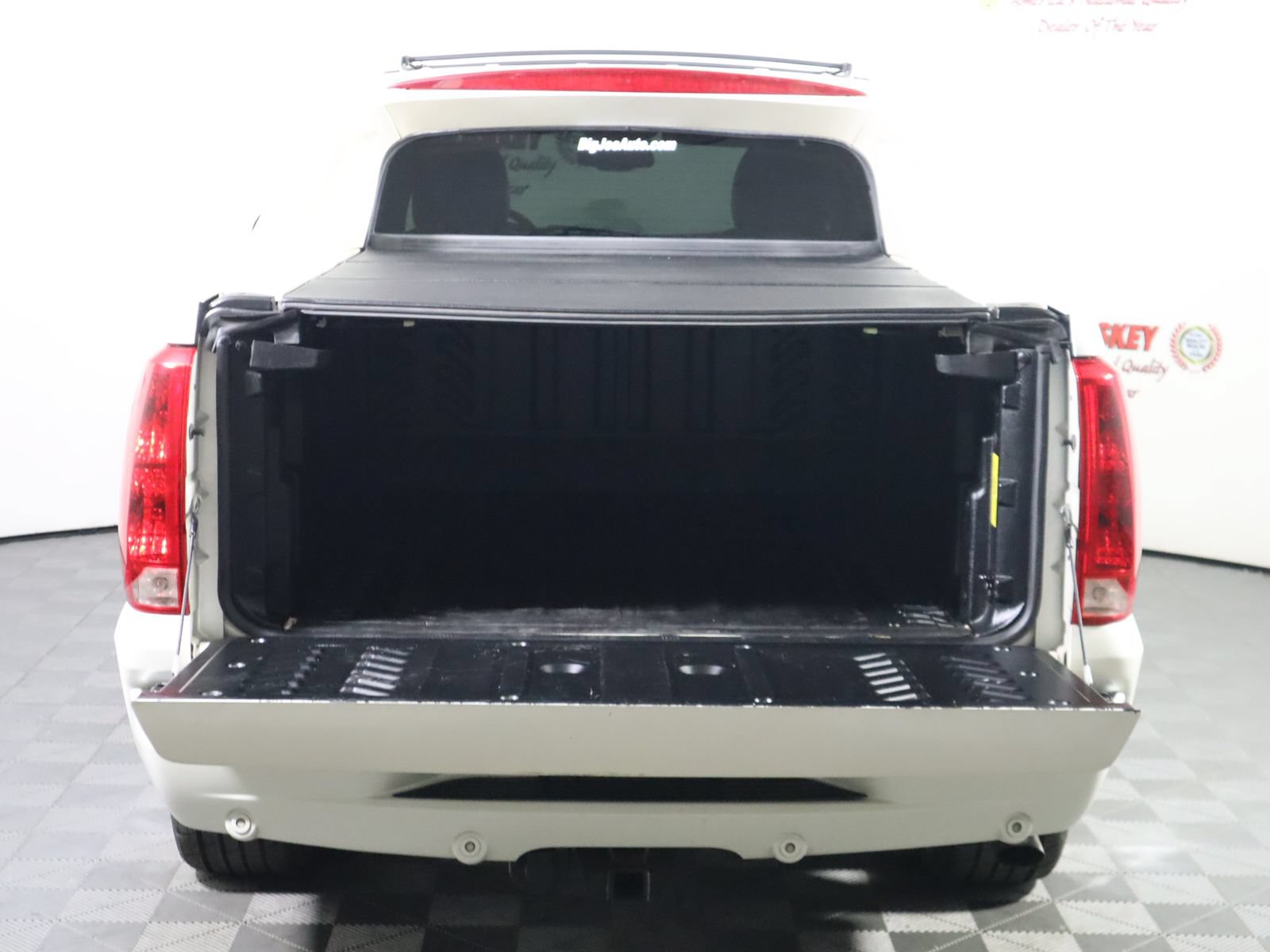 Used 2009 Cadillac Escalade EXT AWD/4WD image 13