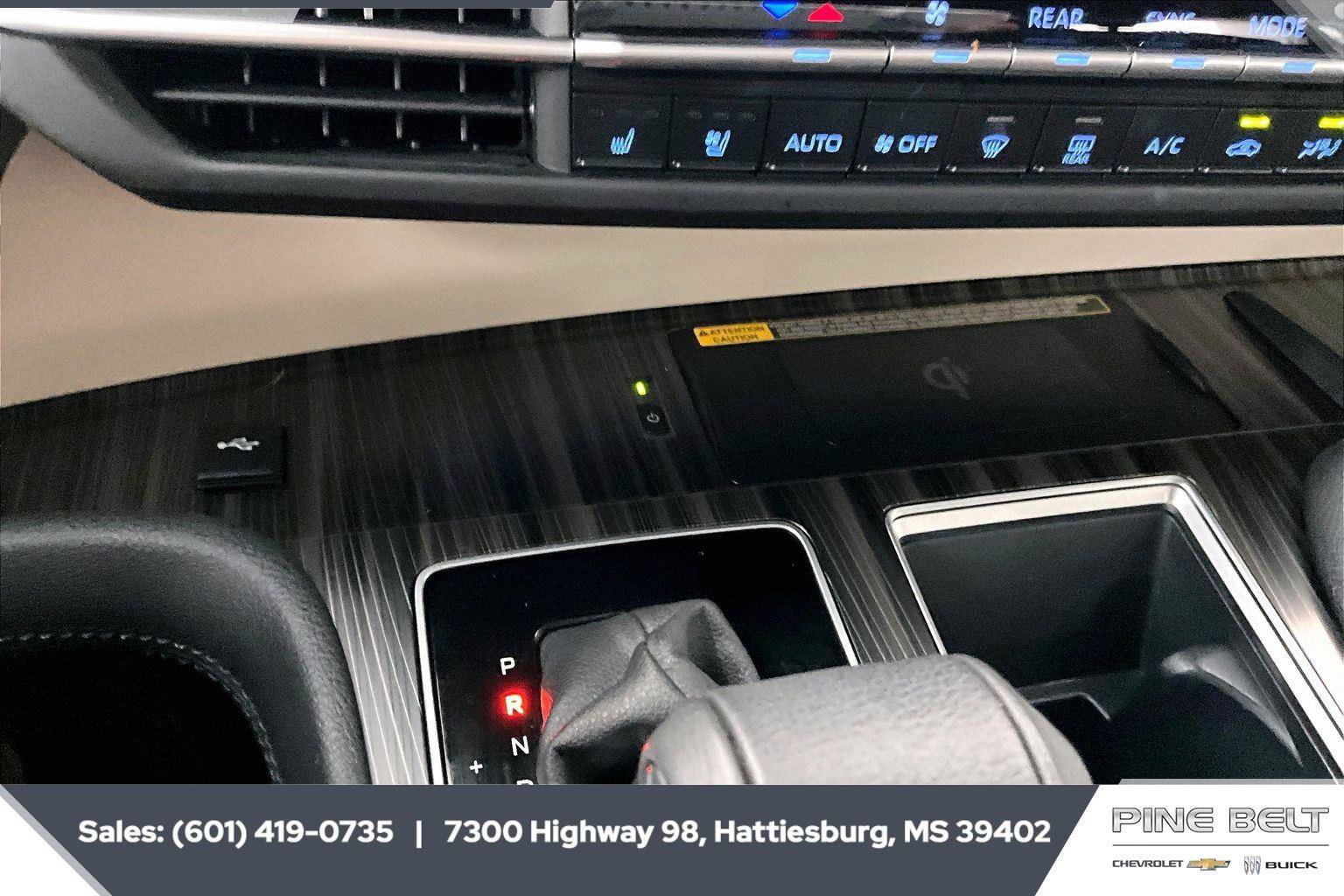 Used 2024 Toyota Sienna Platinum AWD/4WD image 24