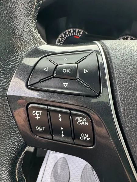 Used 2018 Ford Explorer Platinum image 29