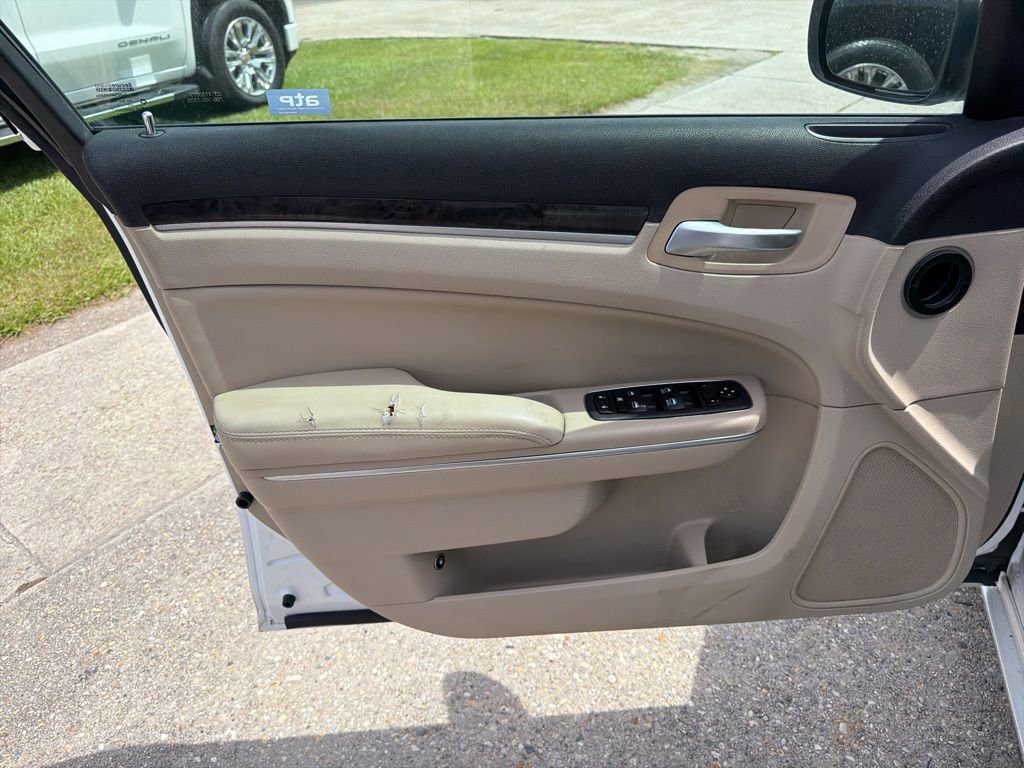 Used 2011 Chrysler 300 RWD image 9