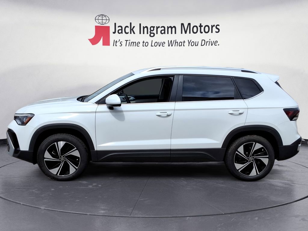 Certified 2025 Volkswagen Taos SE image 2