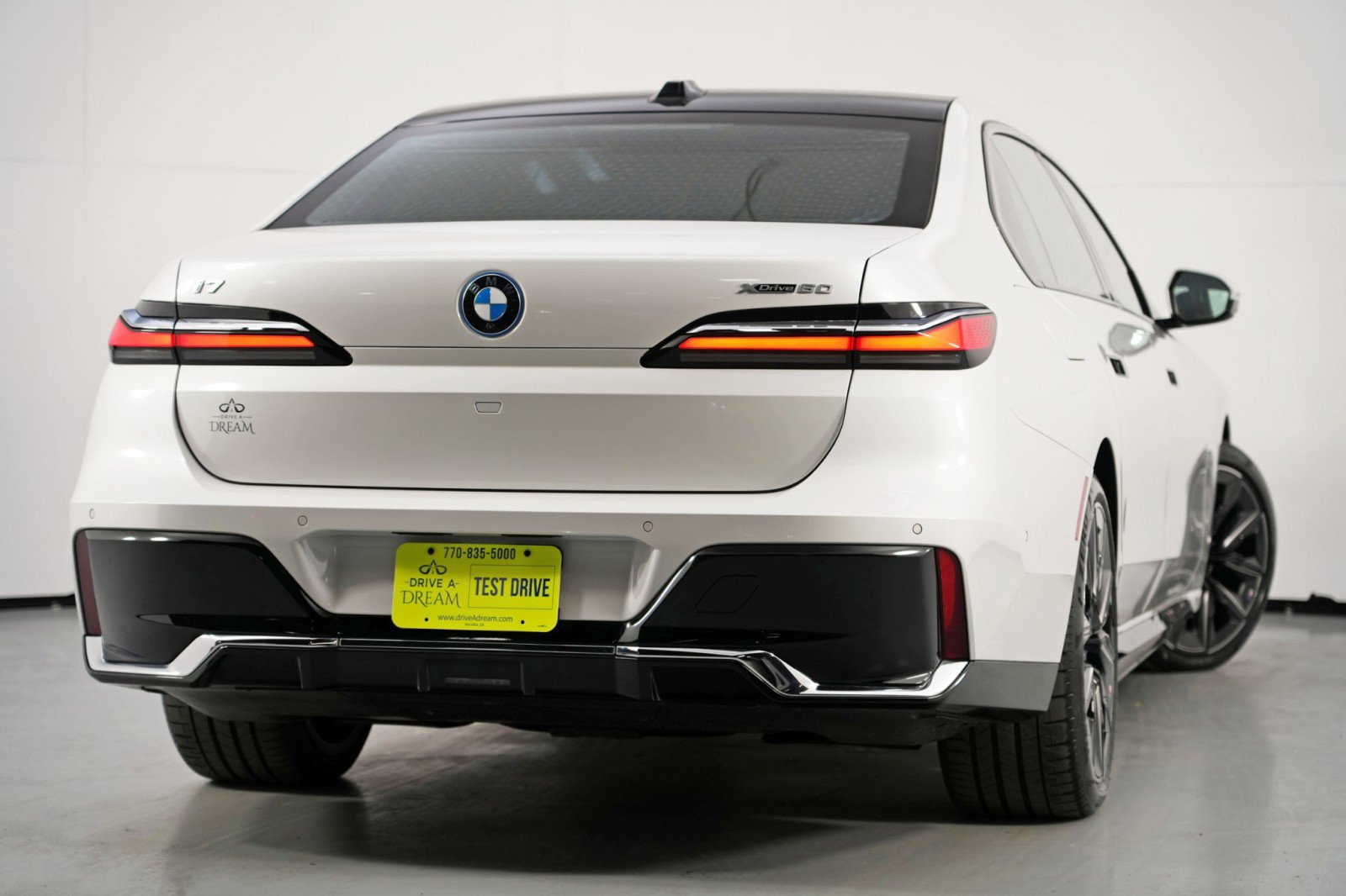 Used 2023 BMW i7 xDrive60 w/ Executive Package 2 image 5