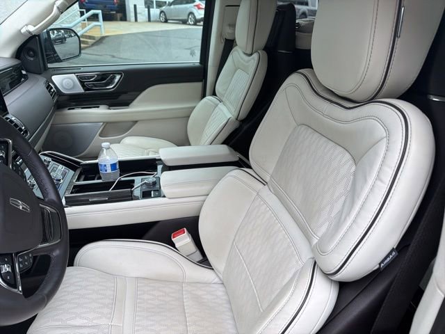 Used 2024 Lincoln Navigator Black Label AWD/4WD image 3