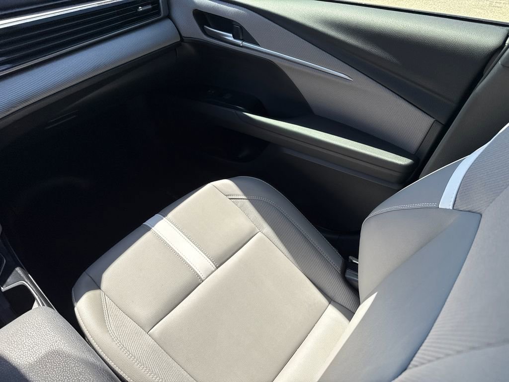 Used 2025 Toyota Camry SE w/ Multimedia Upgrade Package FWD image 15