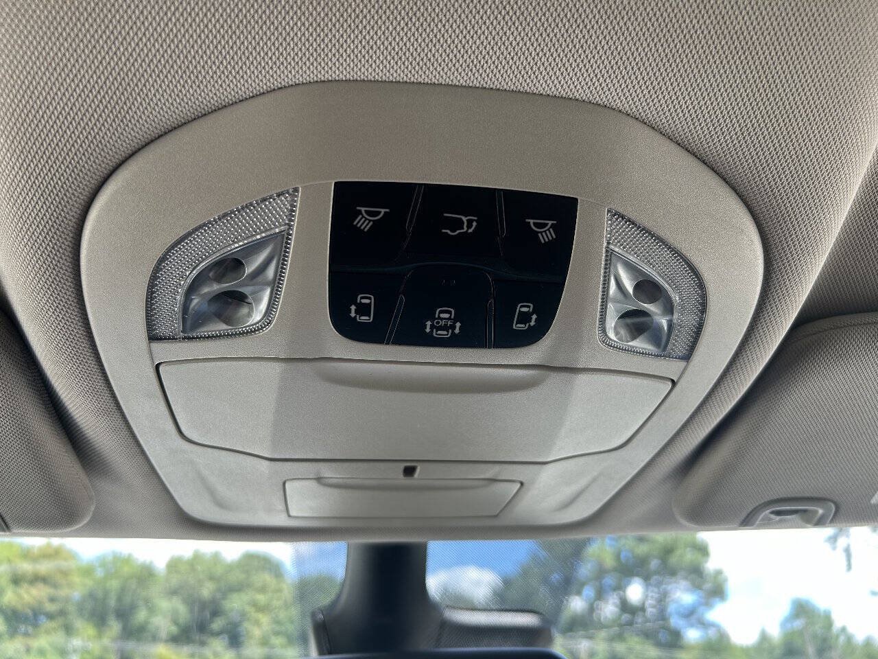 Used 2023 Chrysler Voyager LX FWD image 19