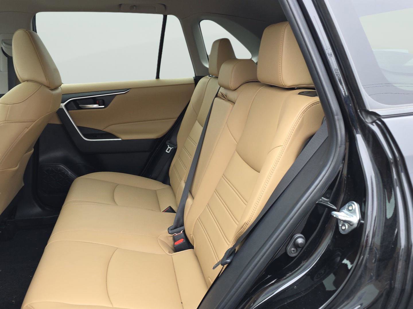 Used 2024 Toyota RAV4 XLE Premium image 60