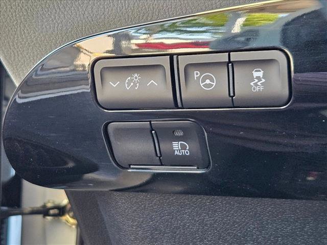 Used 2022 Toyota Prius LE image 13