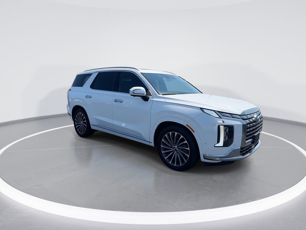 Used 2023 Hyundai Palisade Calligraphy image 2