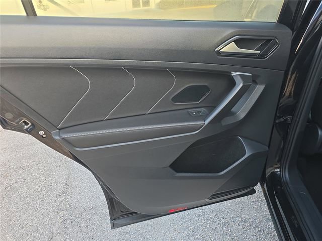 Used 2024 Volkswagen Tiguan SE image 9