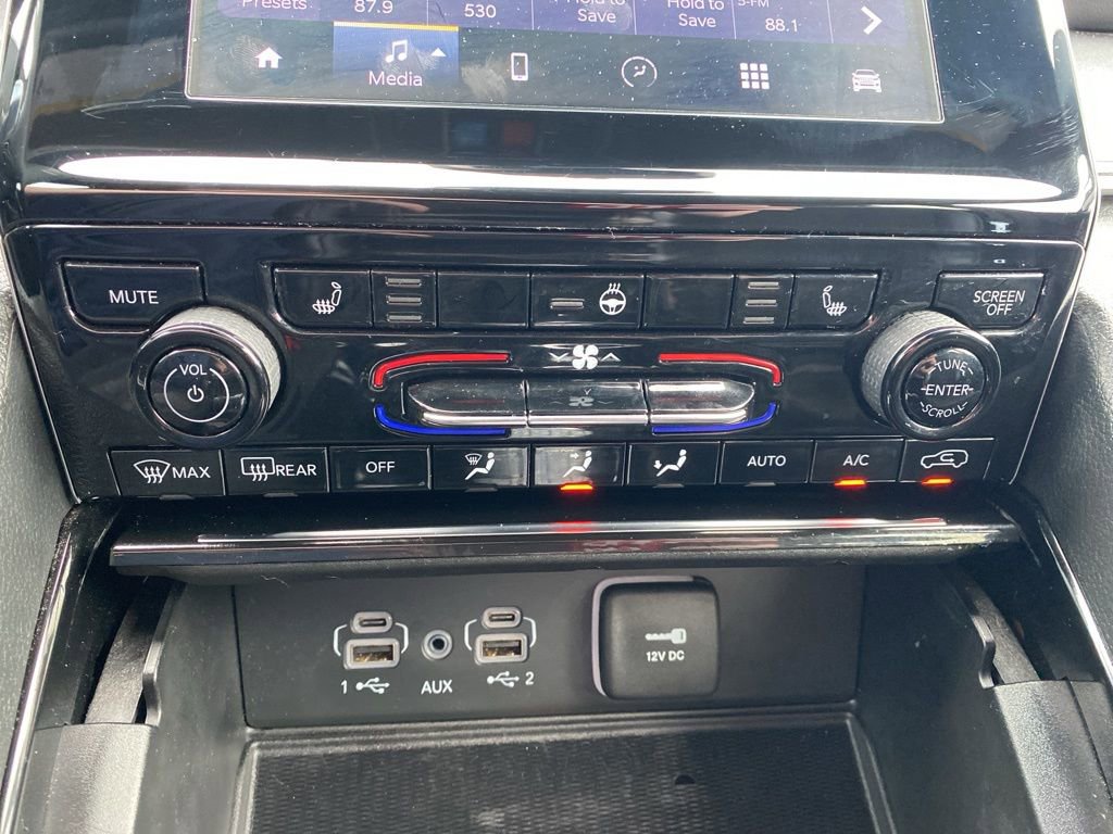 Used 2023 Jeep Grand Cherokee Altitude AWD/4WD image 26