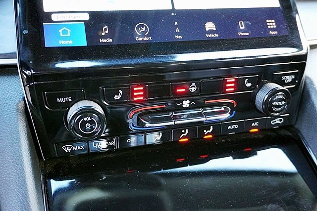 Certified 2023 Jeep Grand Cherokee Limited image 28