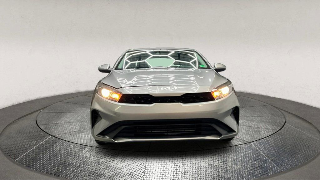 Used 2024 Kia Forte LXS image 3