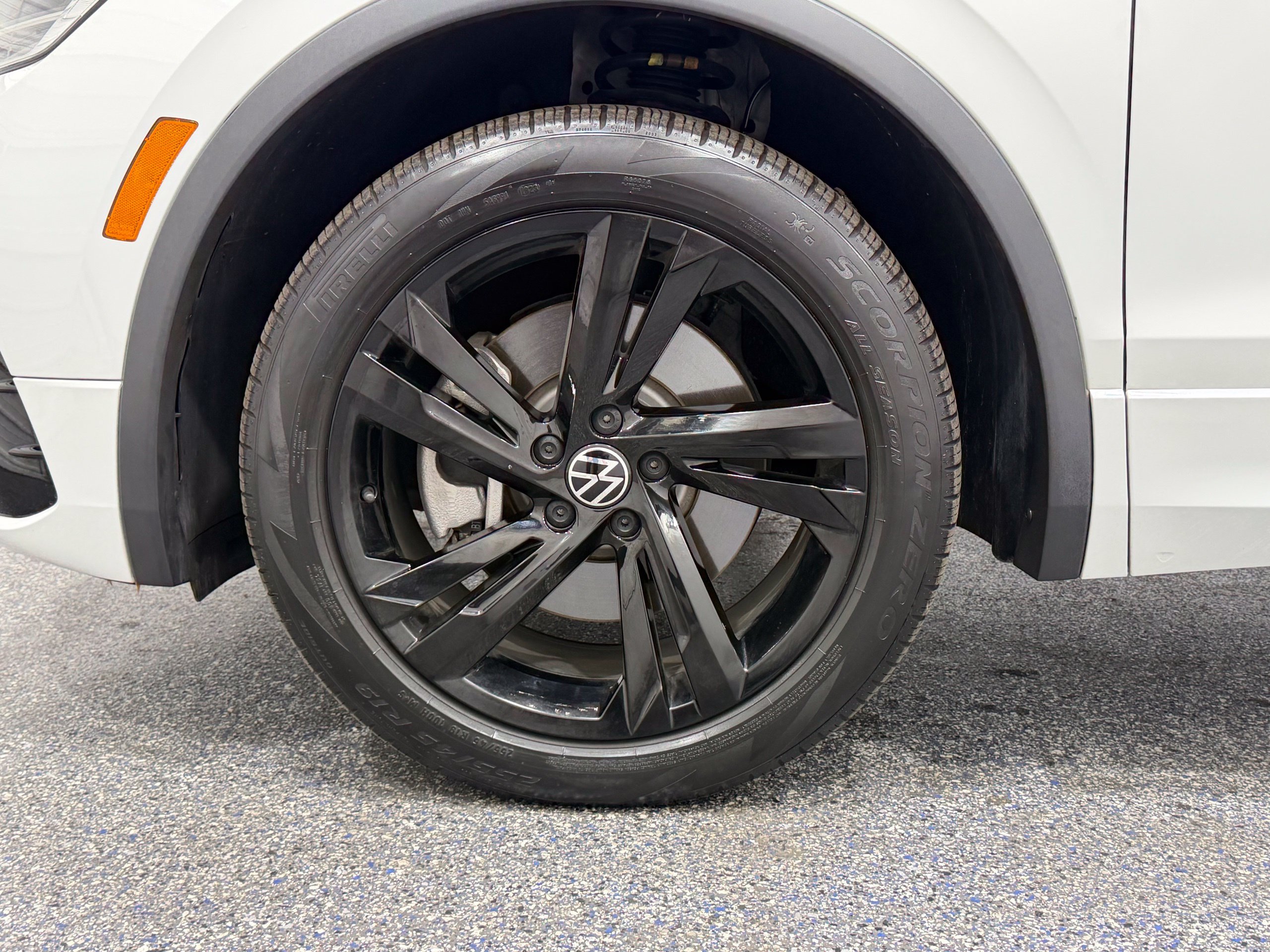Certified 2023 Volkswagen Tiguan SE R-Line FWD image 11