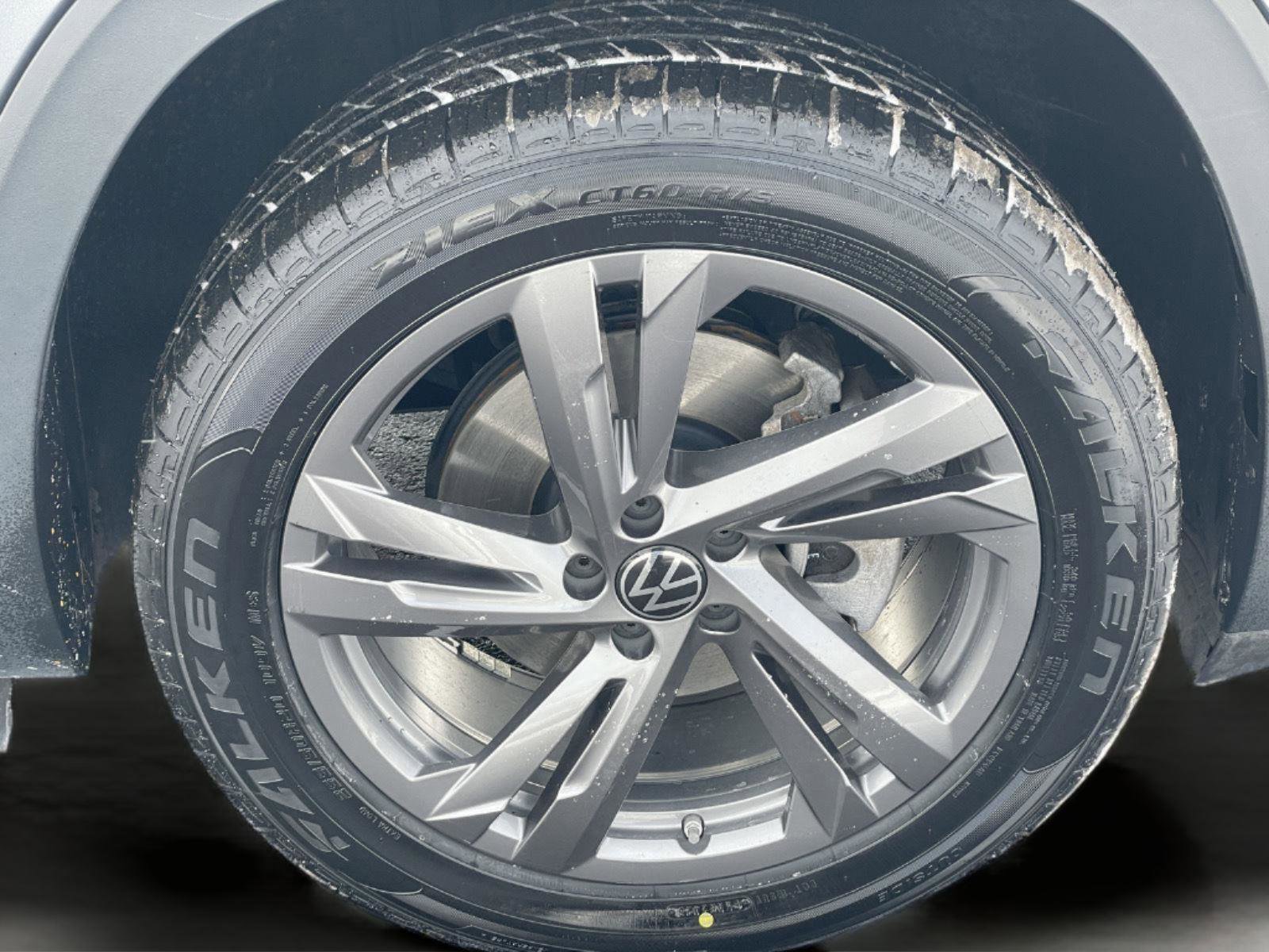 Used 2024 Volkswagen Atlas Cross Sport SEL R-Line image 11