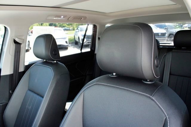 Used 2023 Volkswagen Tiguan SE w/ Panoramic Sunroof Package AWD/4WD image 13
