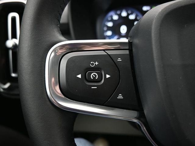Used 2020 Volvo XC40 T5 Momentum w/ Protection Package Premier image 22