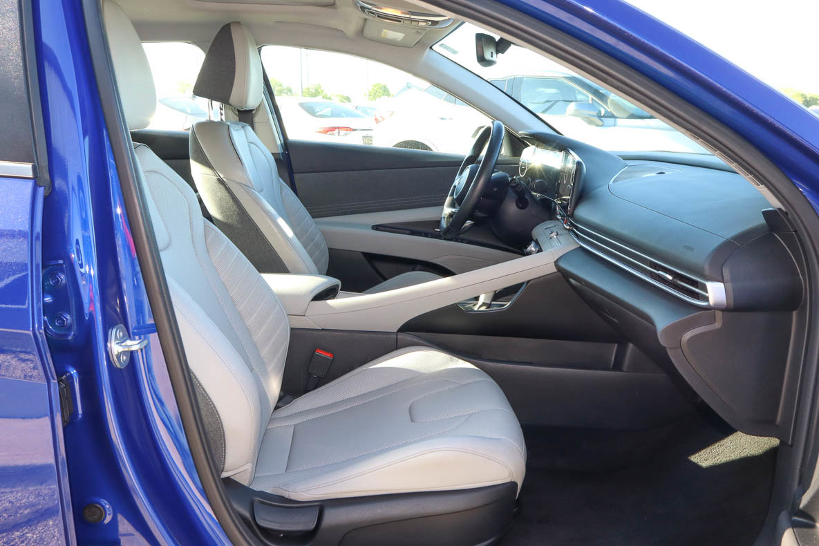 Used 2024 Hyundai Elantra Limited FWD image 25
