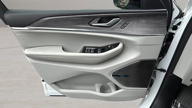 Used 2022 Jeep Grand Cherokee L Overland image 17