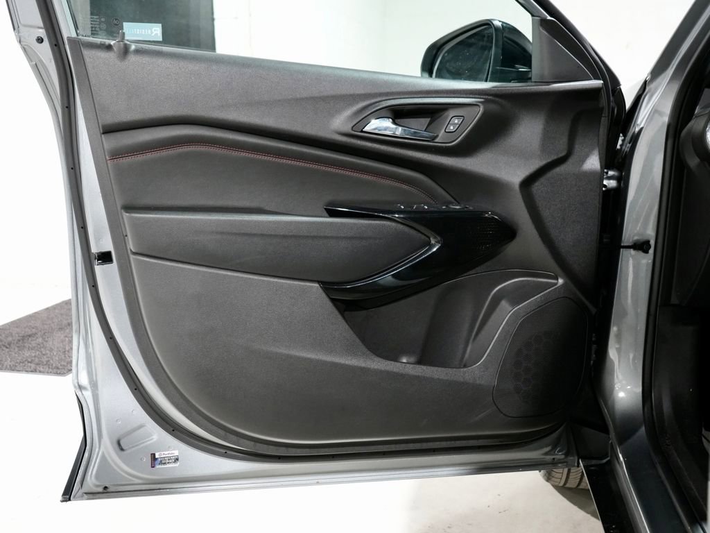 Used 2025 Chevrolet Trax RS w/ Driver Confidence Package image 12