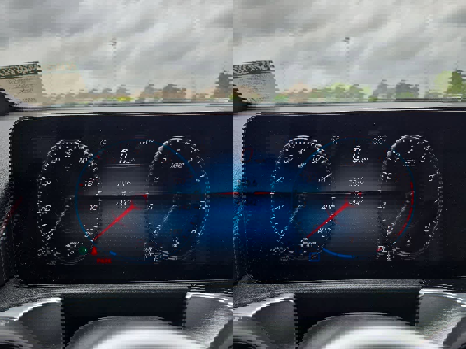 Used 2022 Mercedes-Benz GLB 250 image 32