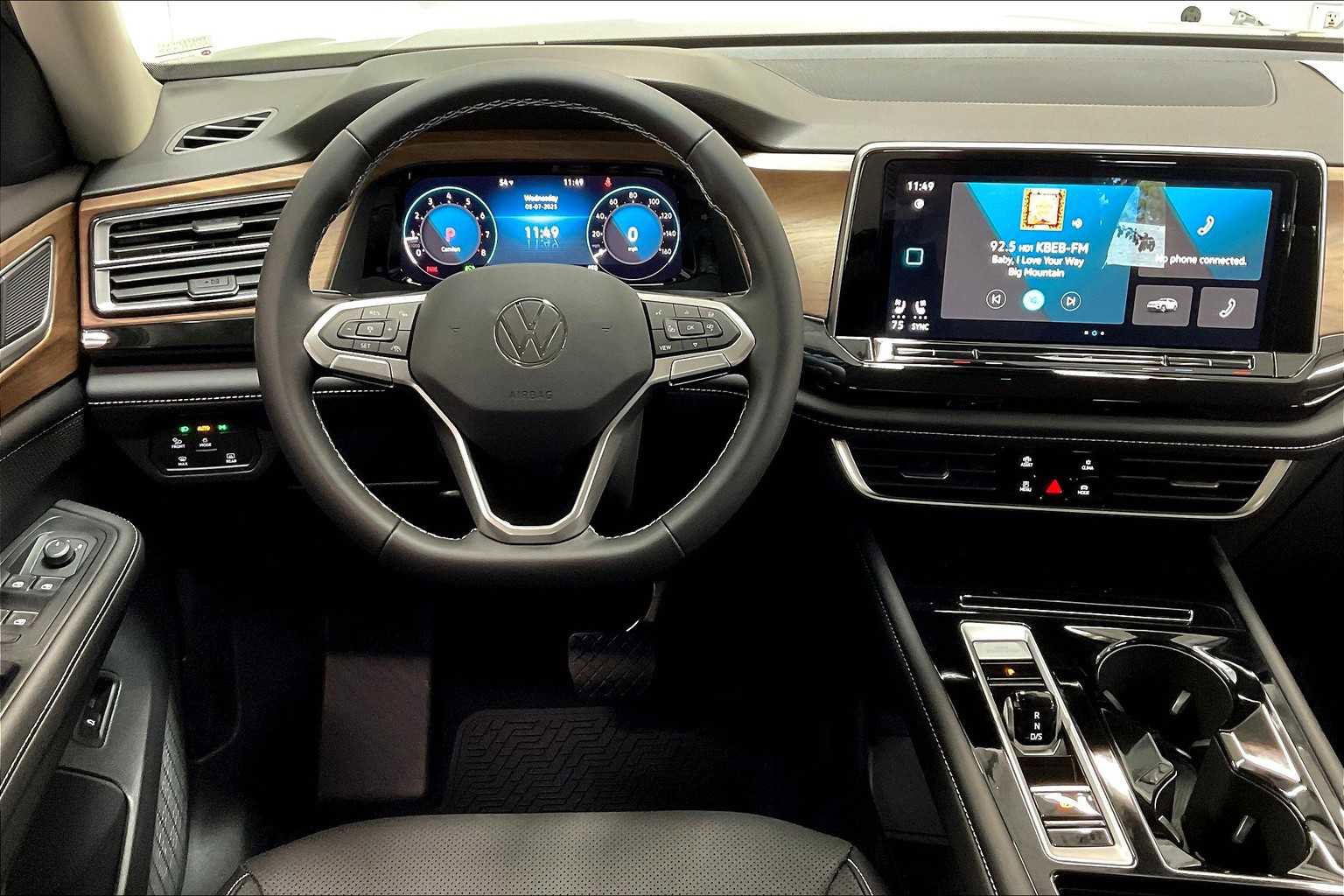 New 2025 Volkswagen Atlas SE image 15