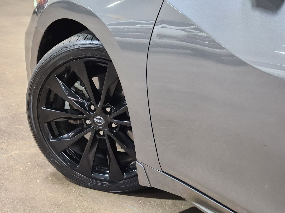 Used 2023 Nissan Maxima SR w/ Sport Mat Group image 23