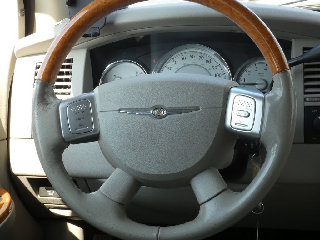 Used 2008 Chrysler Aspen Limited AWD/4WD image 11