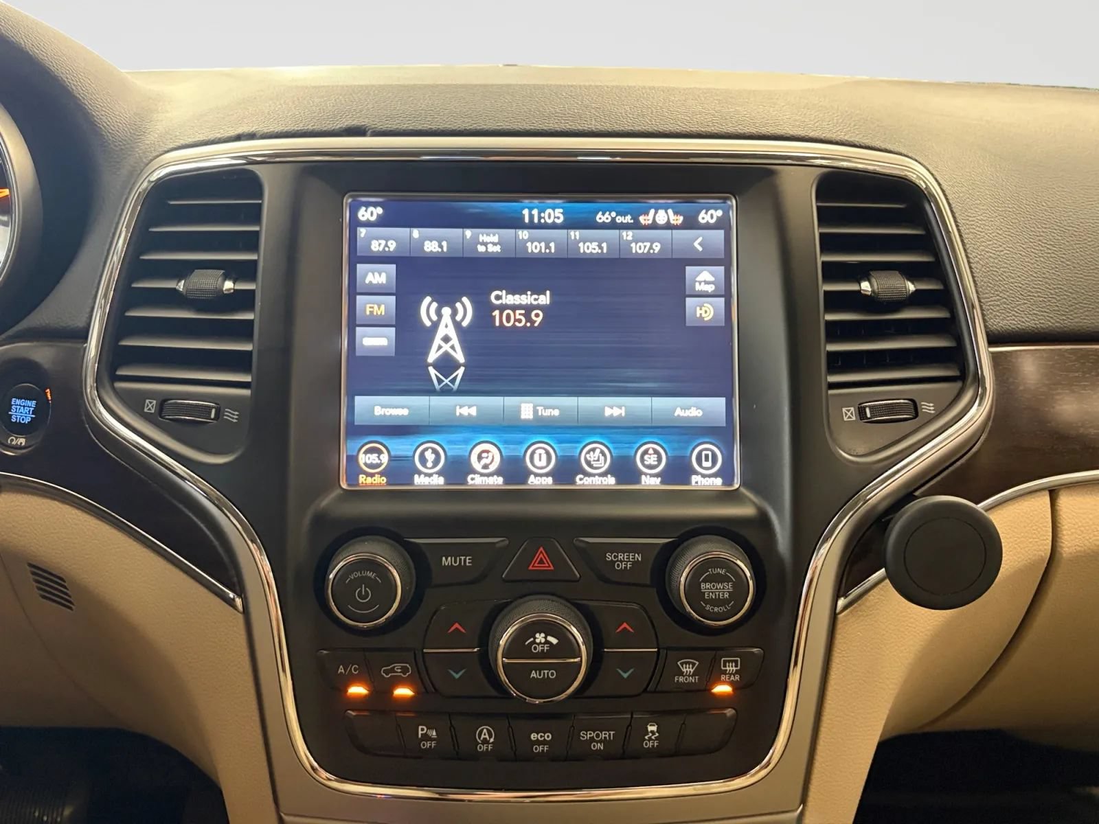 Used 2018 Jeep Grand Cherokee Limited AWD/4WD image 23