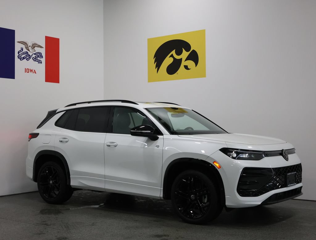 Used 2025 Volkswagen Tiguan SE R-Line