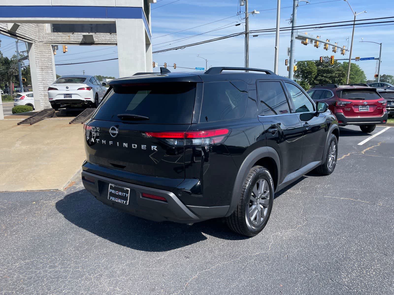 Used 2025 Nissan Pathfinder SV image 5