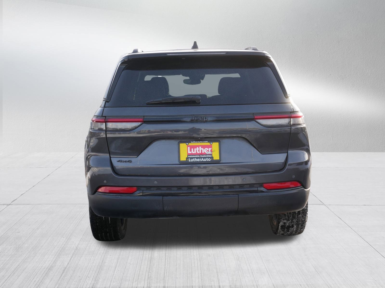 Used 2023 Jeep Grand Cherokee Altitude image 6