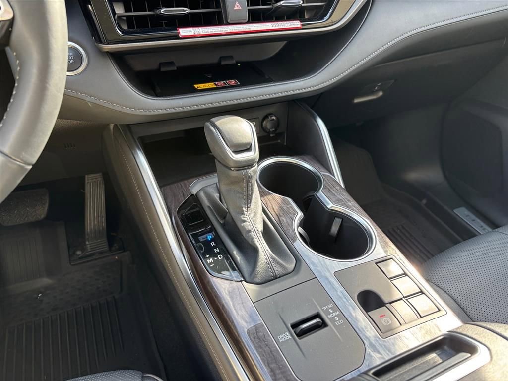 Used 2025 Toyota Highlander Limited image 19