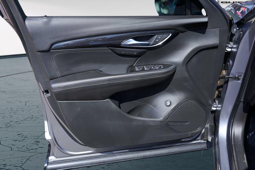 Used 2022 Buick Envision Essence w/ Sport Touring Package FWD image 24