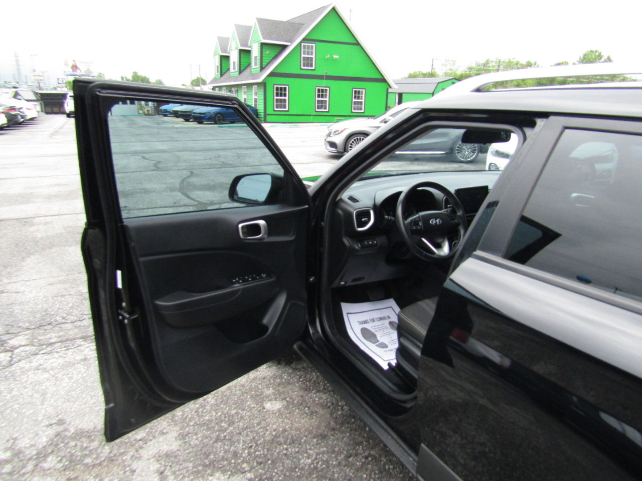 Used 2022 Hyundai Venue SEL FWD image 16