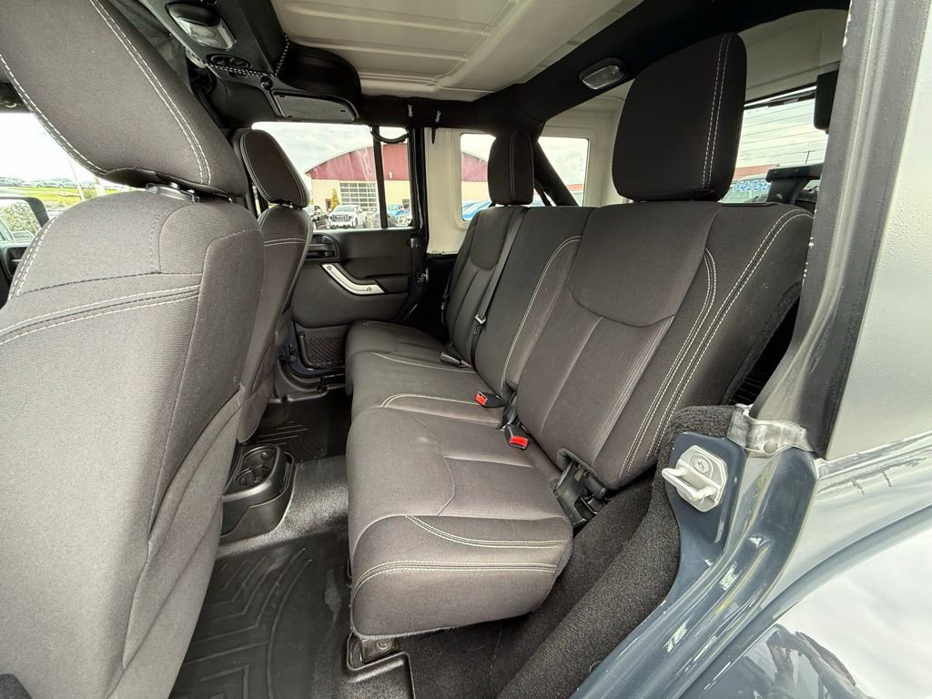 Used 2016 Jeep Wrangler Unlimited Sahara w/ Connectivity Group image 26