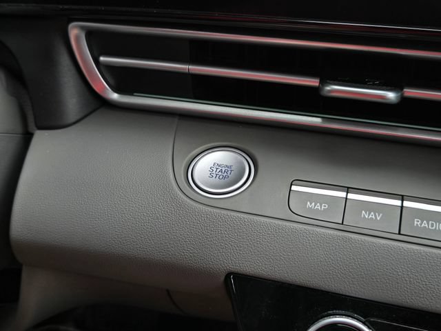 Certified 2025 Hyundai Elantra SEL FWD image 33