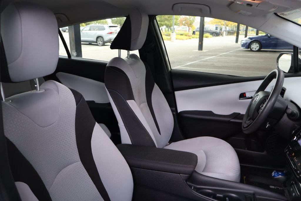 Certified 2020 Toyota Prius LE AWD/4WD image 36